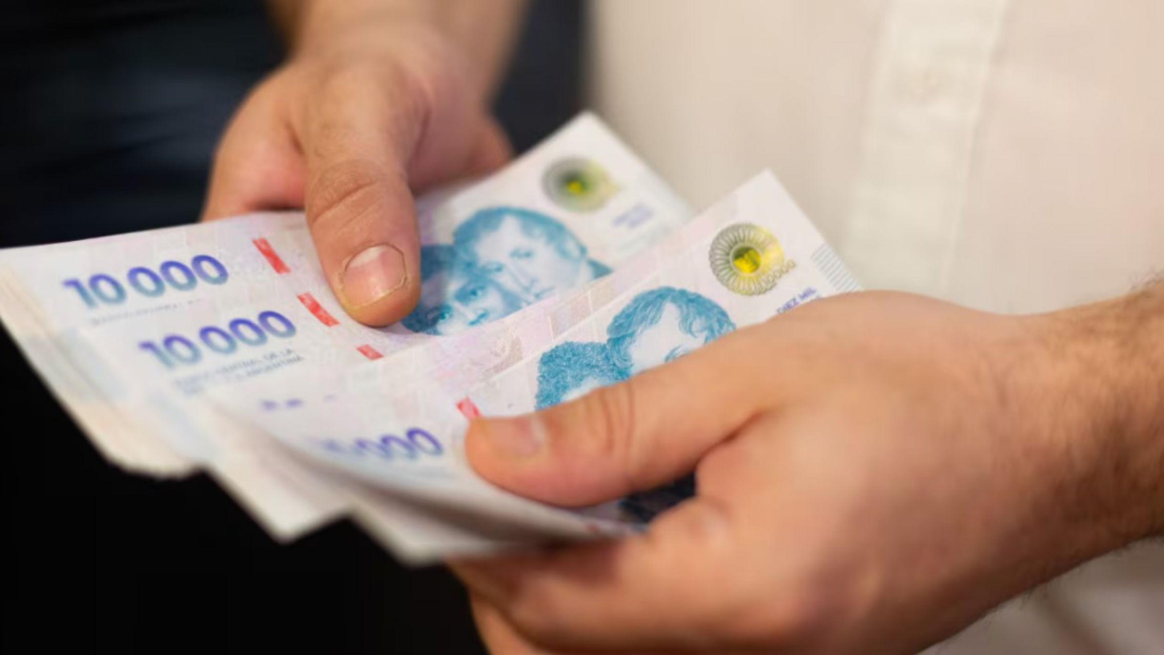 Según el INDEC, los salarios subieron 3,2% en agosto y le ganaron a la inflación